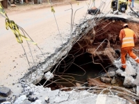 Pésimo estado de calles luqueñas que fueron asfaltadas hace apenas un año