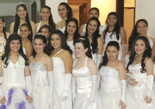 Gala de debutantes en el Club Balderrama.