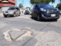 Roban tapas de desagües cloacales