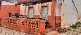 Derrumban casa colonial en el centro de Luque