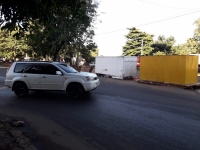 Contenedores en la doble avenida causaron embotellamientos